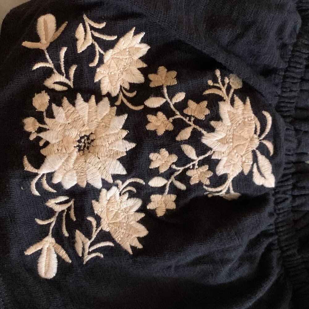 NWT Abercrombie & Fitch off the shoulder embroidered floral sleeve dress